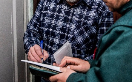 A megszokott rendben zajlik az emelt összegű nyugdíjak kézbesítése