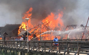 Tűz a Fertő tónál - Kigyulladt egy cölöpház