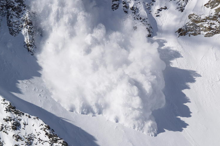 Lavinaomlás történt a francia Alpokban, többen meghaltak