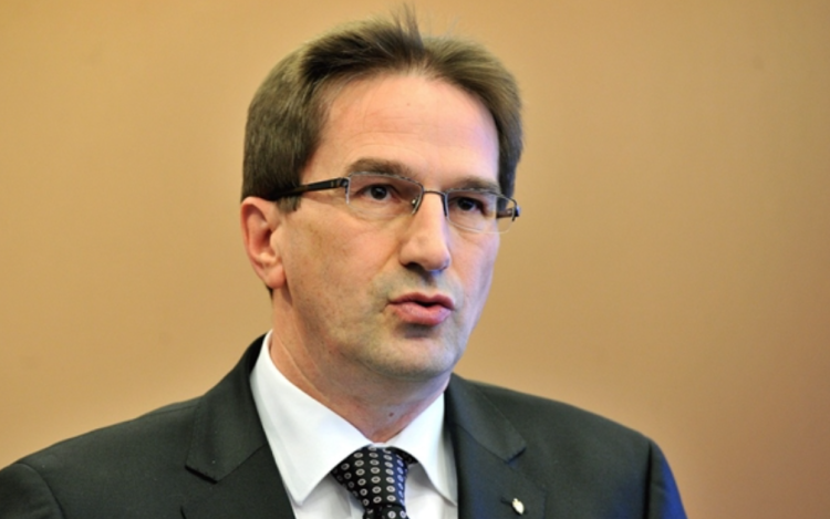 Civil törvény/Külföldi egyetemek - Völner: megküldtük a válaszleveleket az Európai Bizottságnak