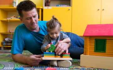 Programokkal és sztárokkal ünnepli az apákat az UNICEF