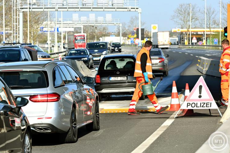 ORFK: a magyar-osztrák határon szombattól egyes határátkelőhelyeken szünetel a határforgalom