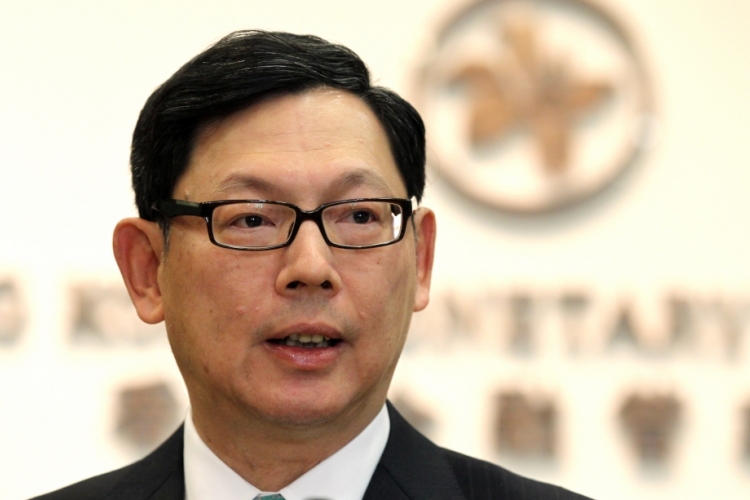 A hongkongi jegybank elnöke keres kollégái közül legjobban a világon