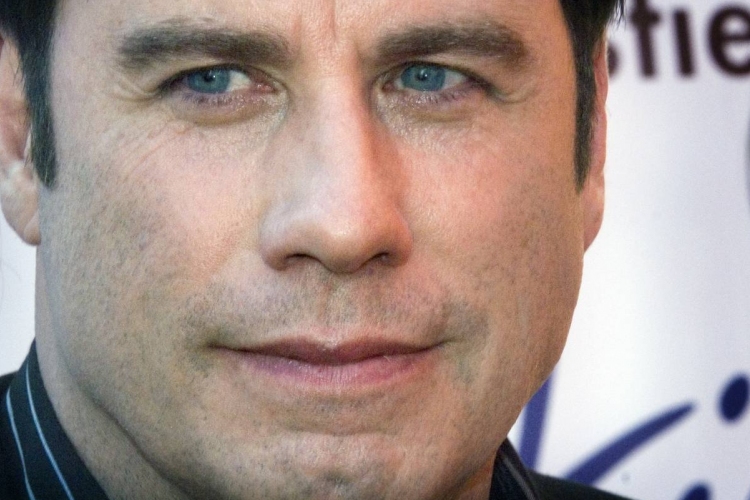 John Travolta legendás motorcsónak-versenyzőt játszik új filmjében