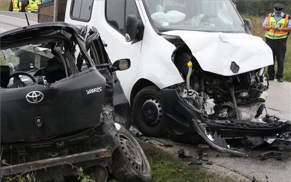 Két ember meghalt balesetben a Veszprém megyei Noszlop közelében
