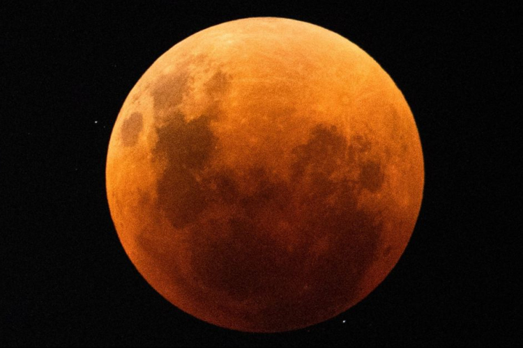 Teljes holdfogyatkozás lesz vasárnap