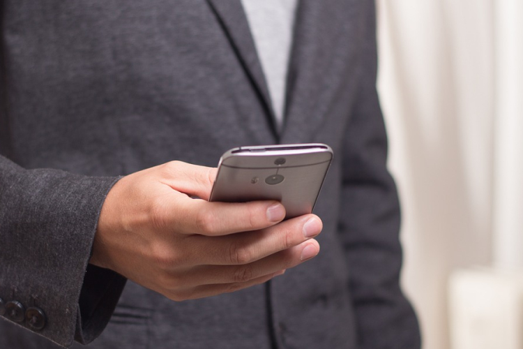 Egy napjuk maradt adategyeztetésre a feltöltőkártyás mobilelőfizetőknek