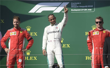 Hamilton győzött a Hungaroringen és növelte előnyét