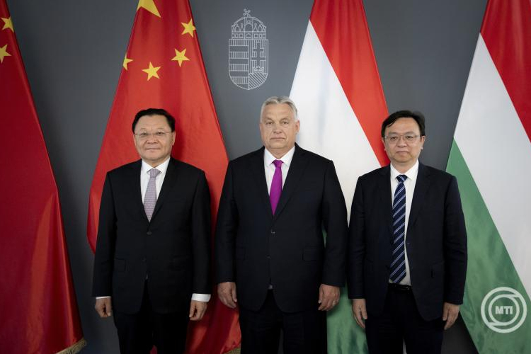 Orbán Viktor: a jövő autóit is Magyarországon fogják gyártani