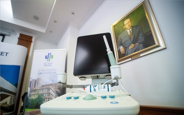 Robotsebészeti eszközzel műthetnek az onkológiai klinikán és a dél-pesti kórházban