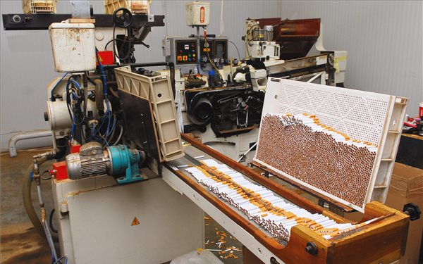 Illegális cigarettagyár üzemelt Vecsésen
