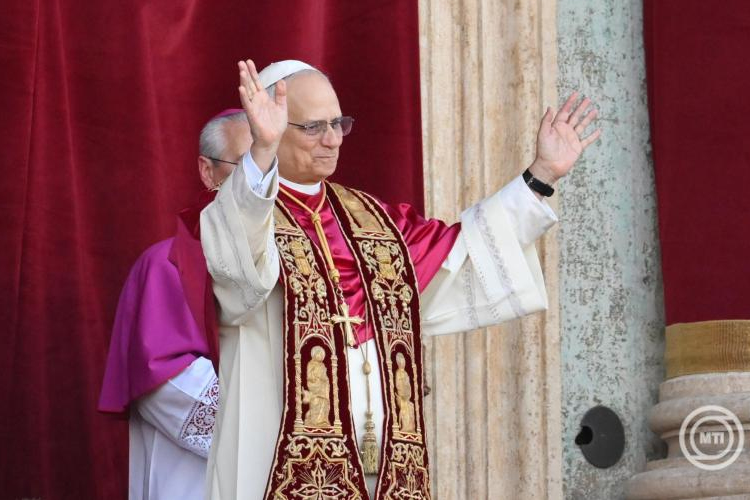 XIV. Leó pápa - A békéről, a szinodális, hidakat építő, szegények mellett álló egyházról szólt az új katolikus egyházfő első b