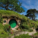 Egy mesevilágba csöppen, aki ellátogat az Új-Zélandon található Hobbitfalvára