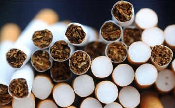 Több ezer doboz csempészett cigarettát találtak a pénzügyőrök Karcagon