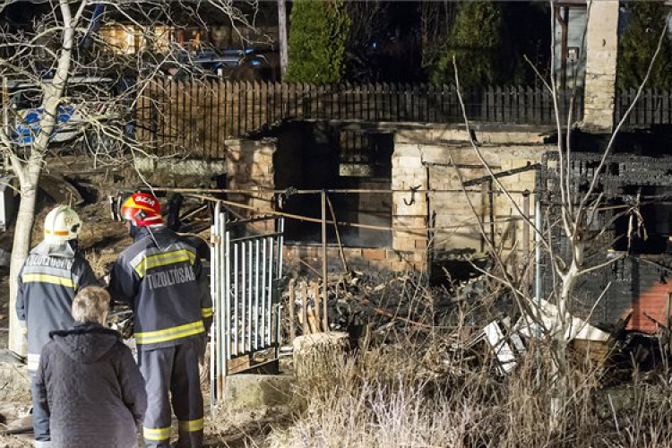 Holttestet találtak egy kigyulladt szigetszentmártoni házban