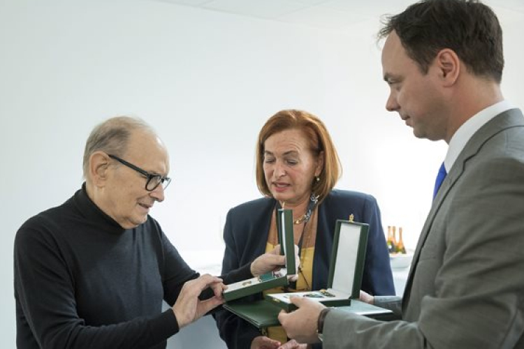 A Magyar Érdemrend középkeresztjével tüntették ki Ennio Morriconét