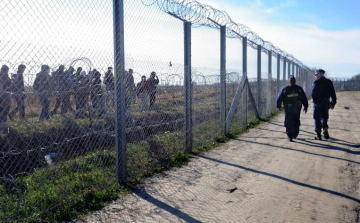 Ezernél több határsértővel szemben intézkedtek a rendőrök a hétvégén