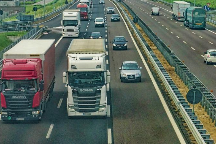 Nem kell 2035-től kivezetni a belsőégésű motorokat