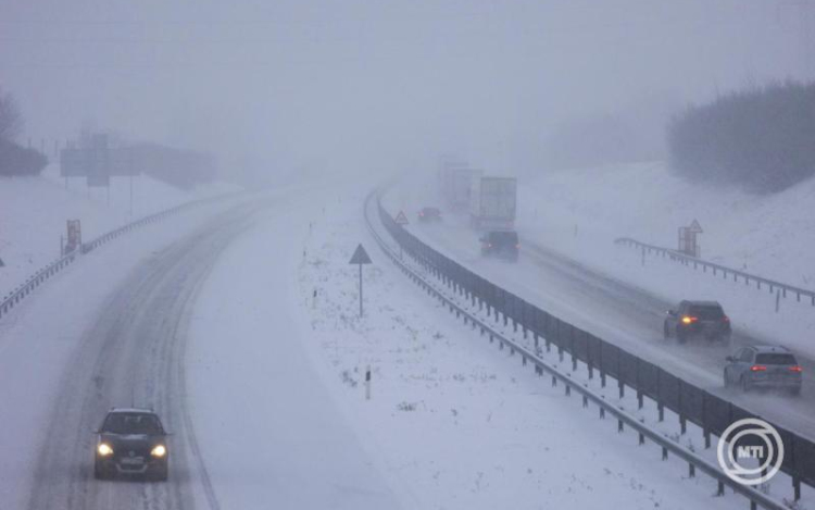 Hófúvás miatt másodfokú riasztást adott ki a HungaroMet a Dunántúlon