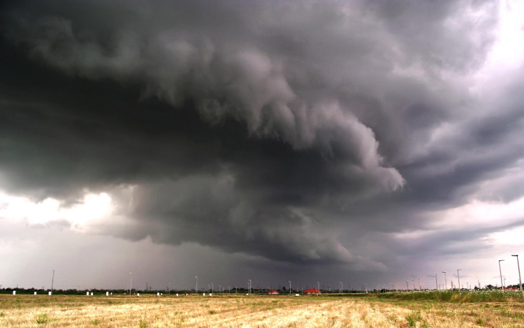 Vihar - Csaknem ötven lakóházban tett kárt a zivatar 