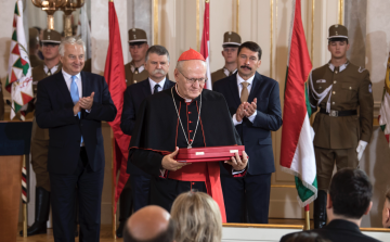 Augusztus 20. - Erdő Péter és Vásáry Tamás vehette át a Szent István Rend díjat