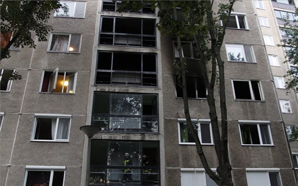 Égett egy második emeleti lakás Miskolcon, a lakókat kimenekítették