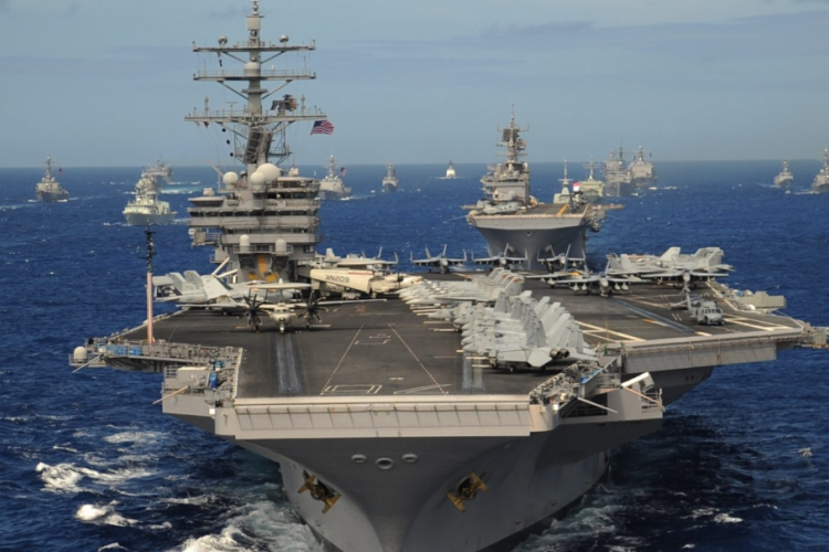 Hatalmas amerikai hadiflotta tart Irán felé