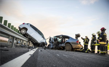 Két sofőr meghalt egy balesetben a 8-as főúton