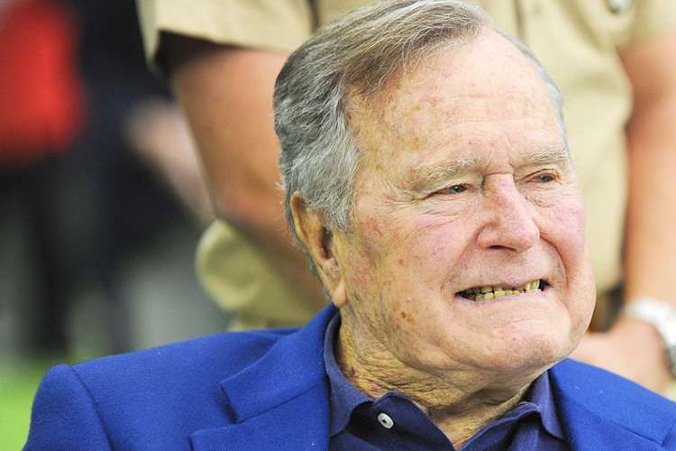 Intenzív osztályra került George H. Bush volt amerikai elnök, túl van az életveszélyen