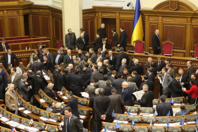 Ukrán válság - újabb verekedés az ukrán parlament ülésén