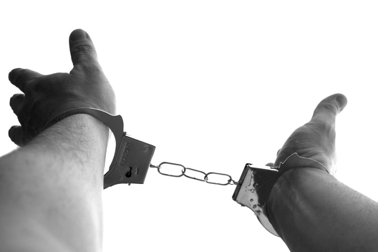 Házi őrizetből szökött meg a fenyegető zsaroló