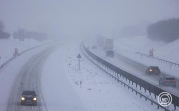 Hófúvás miatt másodfokú riasztást adott ki a HungaroMet a Dunántúlon