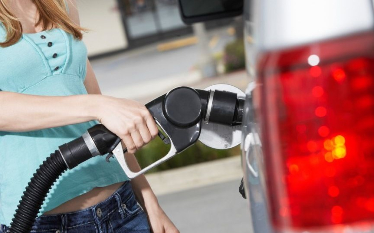 Emelkedik az üzemanyagok ára szombaton